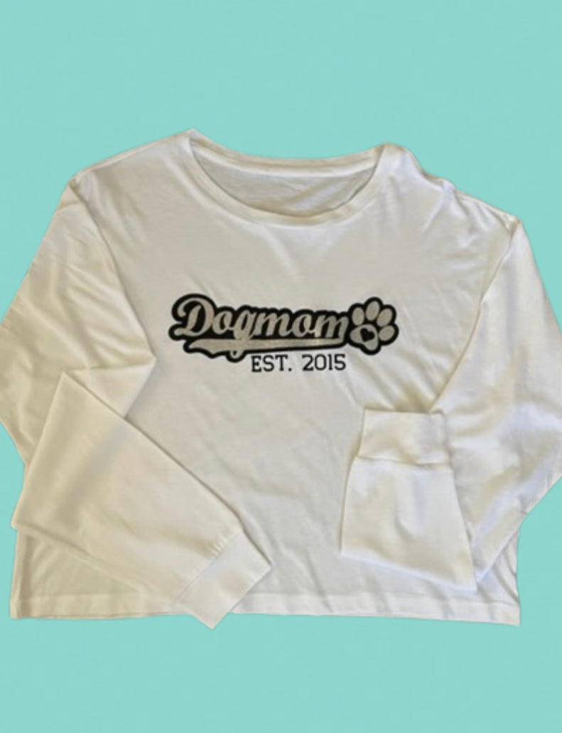 DOGMOM EST. 2015 CROPPED TEE (PERSONALIZED)